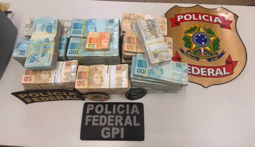 Homem é preso com R$ 830 mil próximo a banco em José de Freitas
