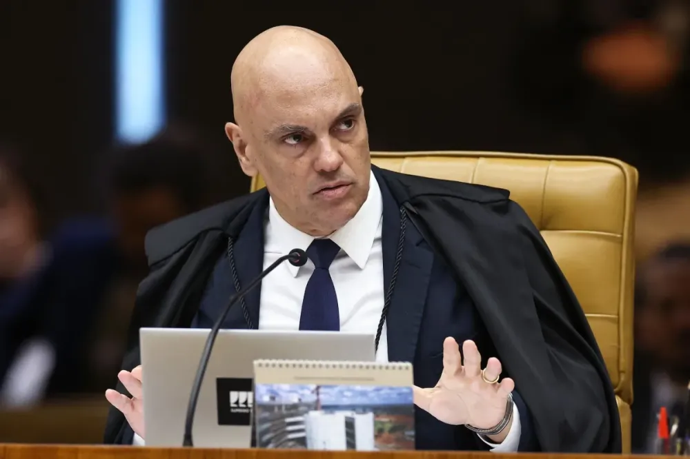 Alexandre de Moraes, sessão plenária extraordinária do STF. • Foto: Alejandro Zambrana/STF