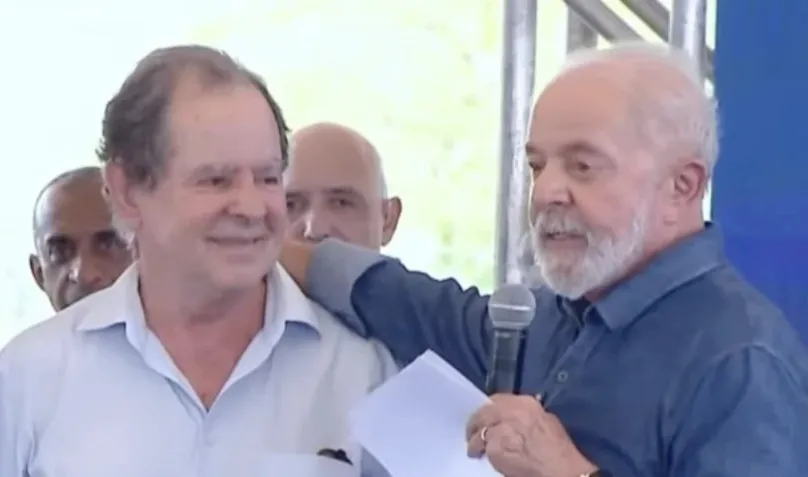 Ex-ministro de Ciência e Tecnologia Sergio Rezende e o presidente Lula durante o evento em Pernambuco. (Foto: Reprodução/Youtube).